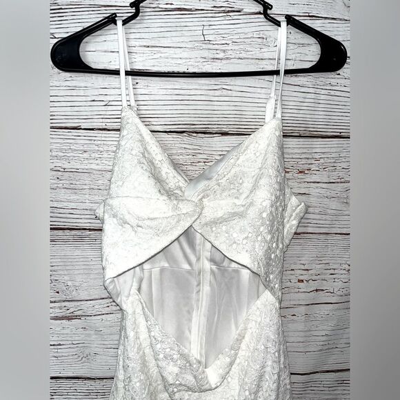 Elegant White Lace Mini Dress - Picture 2 of 6